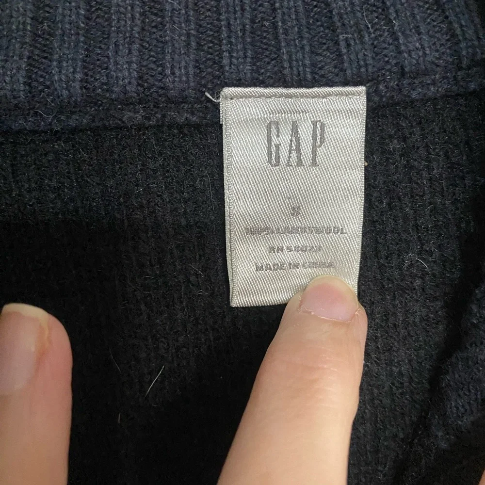 Mens black button up cardigan size small gap‎